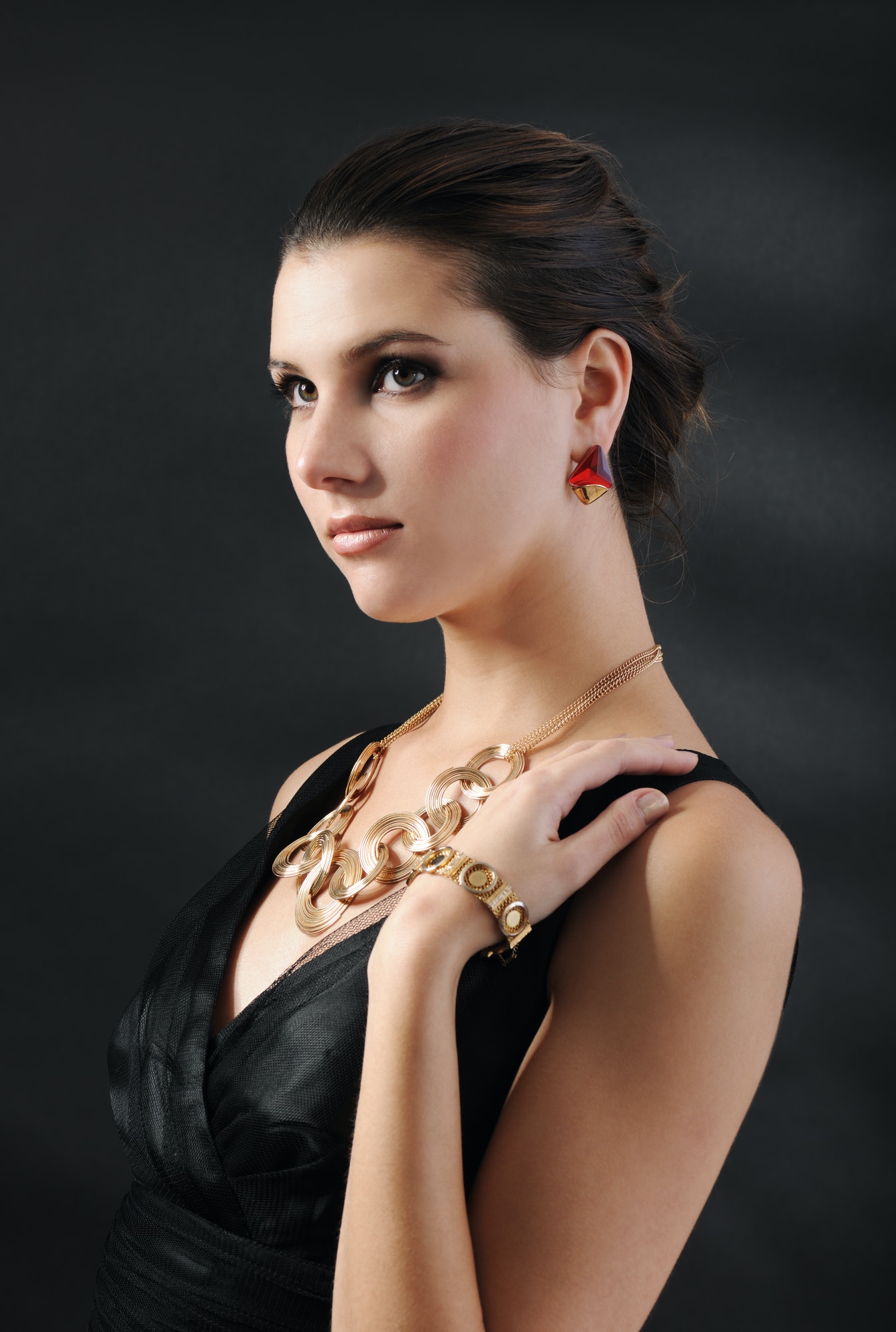 beautiful-woman-in-golden-jewelry.jpg